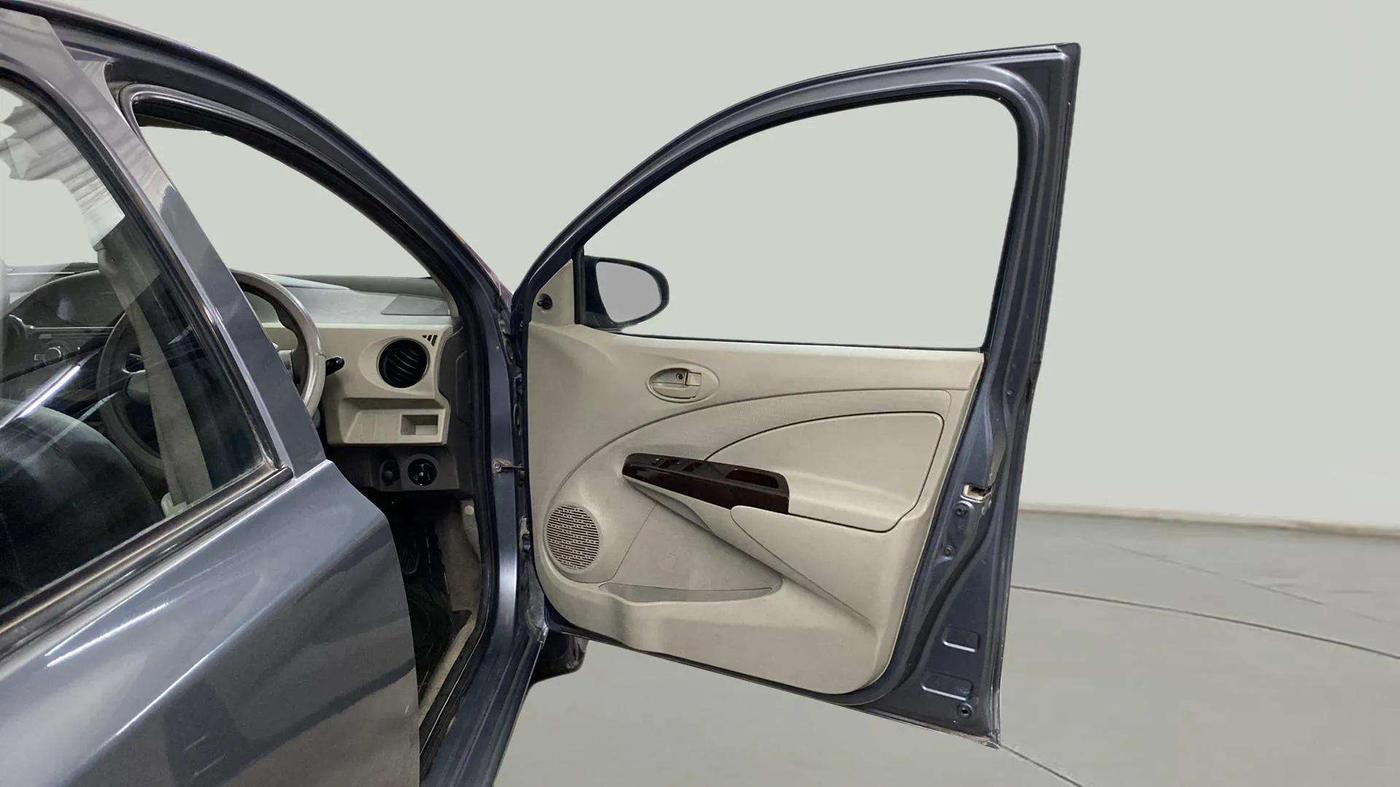 2015 Toyota Etios G, Petrol, Manual, 65,243 km, RHS Front Door