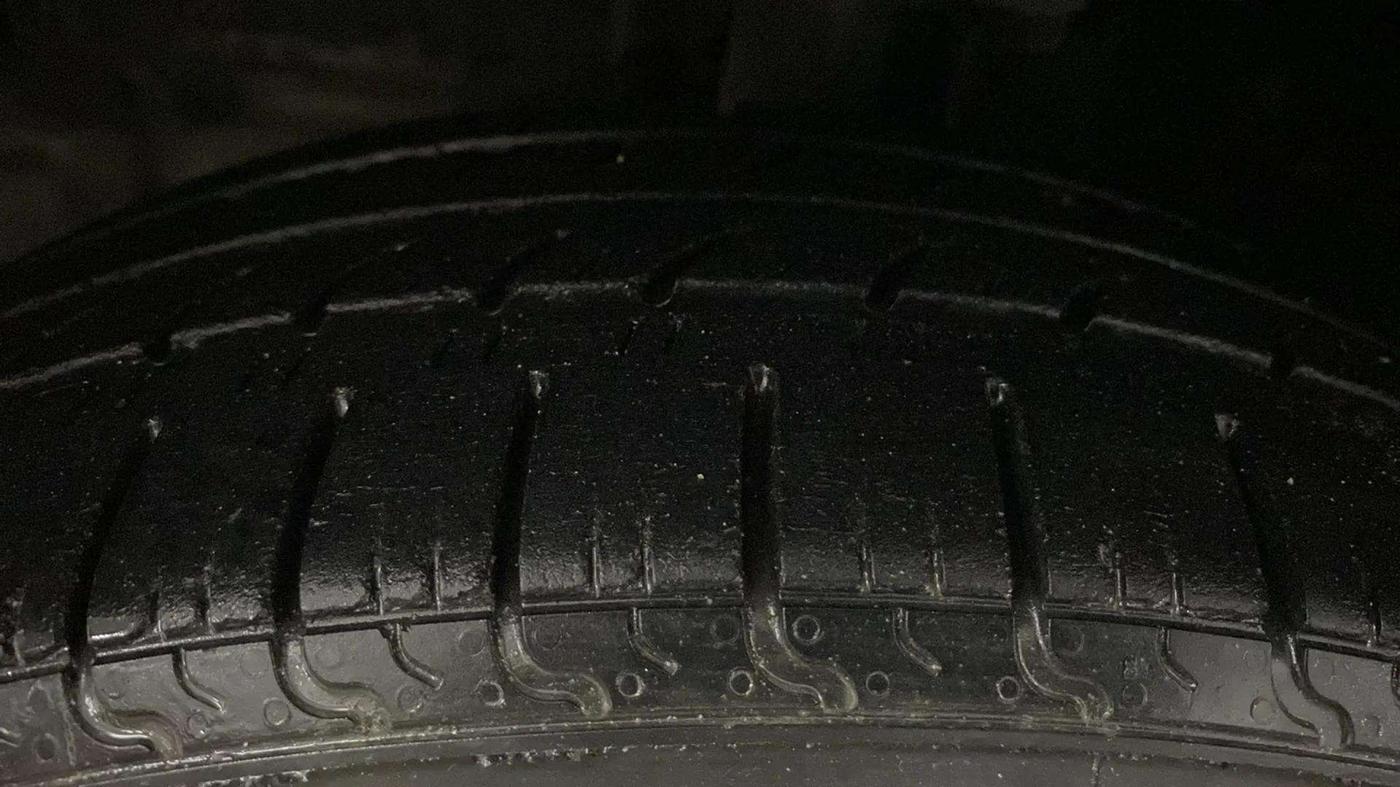 2015 Toyota Etios G, Petrol, Manual, 65,243 km, Left Front Tyre Tread