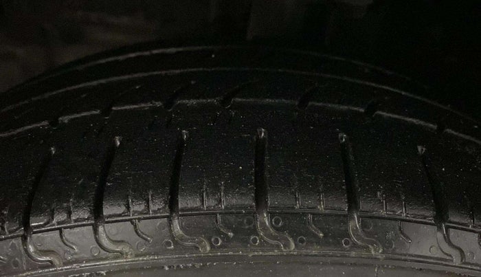 2015 Toyota Etios G, Petrol, Manual, 64,900 km, Left Front Tyre Tread