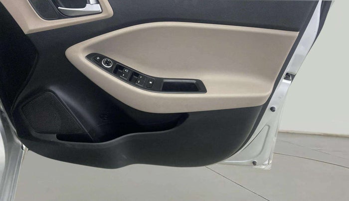 2015 Hyundai Elite i20 SPORTZ 1.2, Petrol, Manual, 61,398 km, Driver Side Door Panels Control