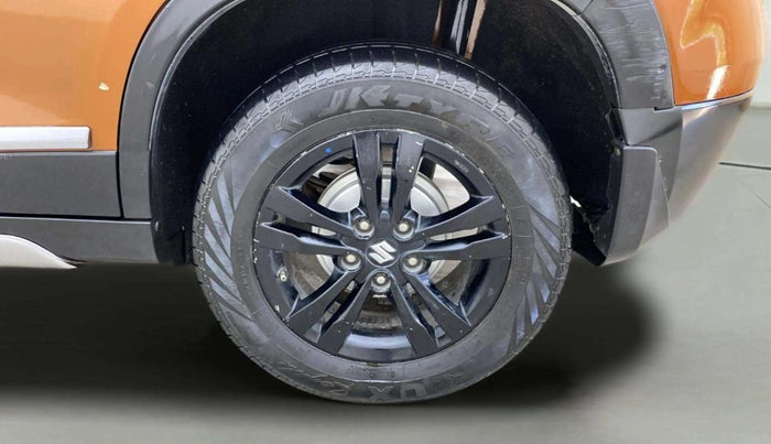 2018 Maruti Vitara Brezza ZDI PLUS AT DUAL TONE, Diesel, Automatic, 1,29,069 km, Left Rear Wheel