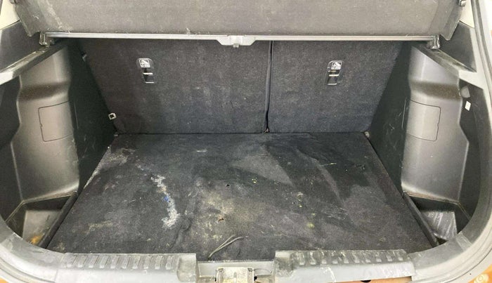 2018 Maruti Vitara Brezza ZDI PLUS AT DUAL TONE, Diesel, Automatic, 1,29,069 km, Boot Inside