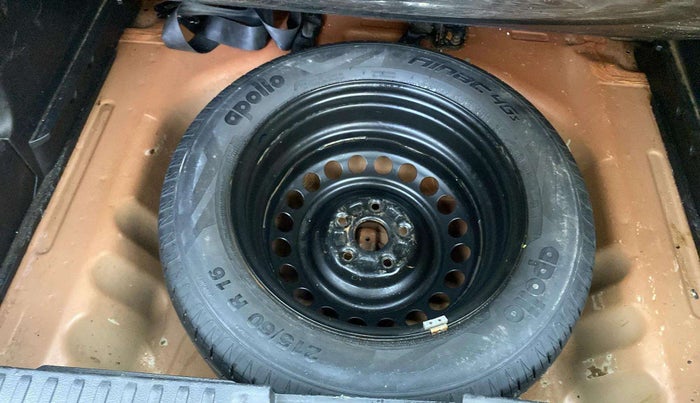 2018 Maruti Vitara Brezza ZDI PLUS AT DUAL TONE, Diesel, Automatic, 1,29,069 km, Spare Tyre