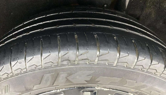2018 Maruti Vitara Brezza ZDI PLUS AT DUAL TONE, Diesel, Automatic, 1,29,069 km, Left Rear Tyre Tread