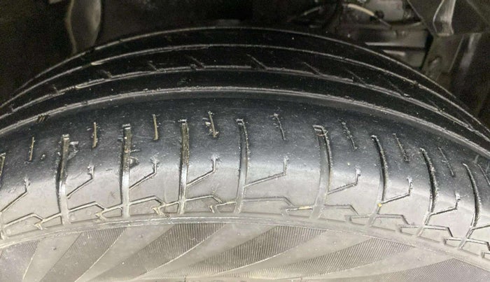 2018 Maruti Vitara Brezza ZDI PLUS AT DUAL TONE, Diesel, Automatic, 1,29,069 km, Right Front Tyre Tread