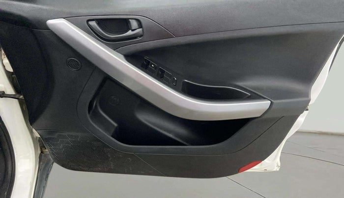 2025 Tata NEXON CREATIVE + SUNROOF 1.5 DIESEL, Diesel, Manual, 58,462 km, Driver Side Door Panels Control