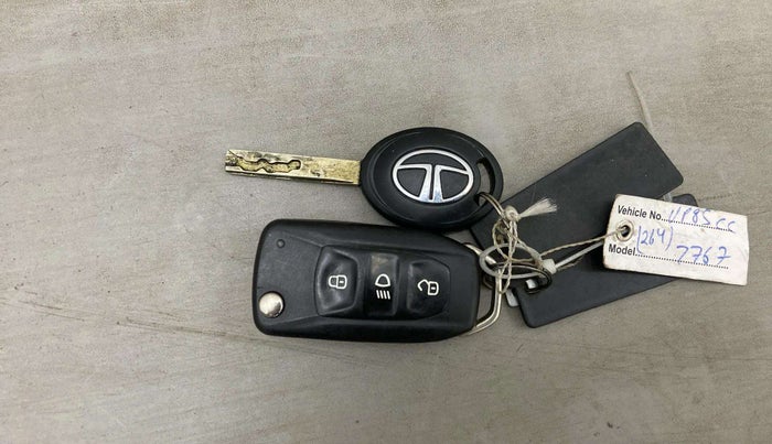 2025 Tata NEXON CREATIVE + SUNROOF 1.5 DIESEL, Diesel, Manual, 58,462 km, Key Close Up