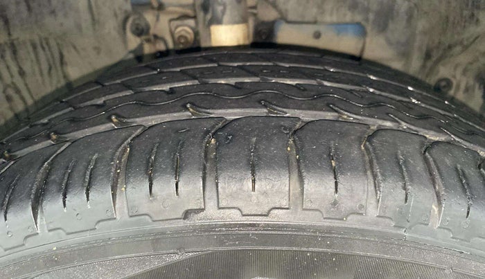 2018 Ford Ecosport TREND 1.5L DIESEL, Diesel, Manual, 1,26,489 km, Right Front Tyre Tread