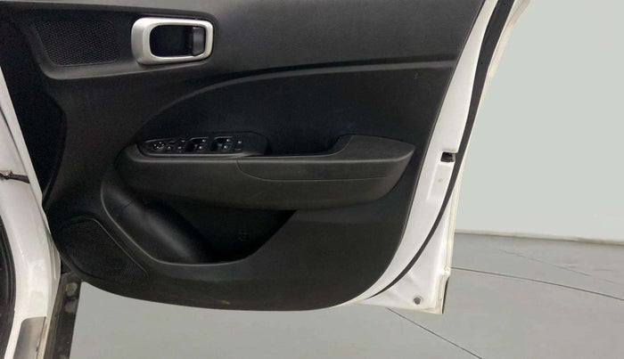 2022 Hyundai VENUE S Plus 1.2 Petrol MT, Petrol, Manual, 39,767 km, Driver Side Door Panels Control