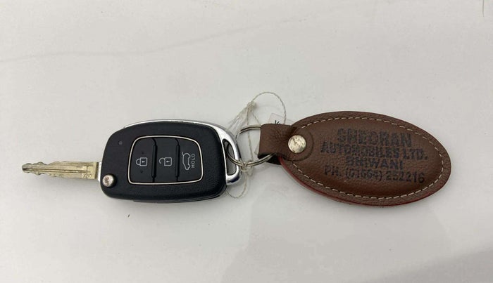 2022 Hyundai VENUE S Plus 1.2 Petrol MT, Petrol, Manual, 39,767 km, Key Close Up