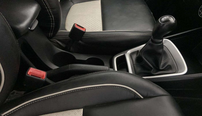 2022 Hyundai VENUE S Plus 1.2 Petrol MT, Petrol, Manual, 39,767 km, Gear Lever
