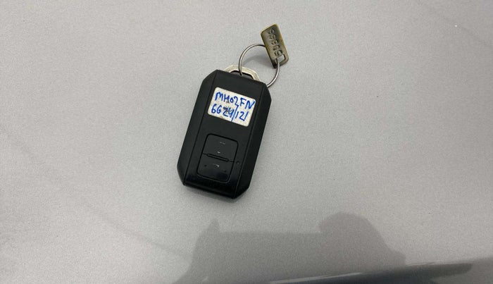 2021 Toyota Glanza G, Petrol, Manual, 26,860 km, Key Close Up