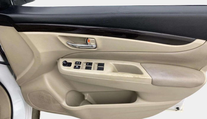 2016 Maruti Ciaz ZXI+ AT, Petrol, Automatic, 82,317 km, Driver Side Door Panels Control