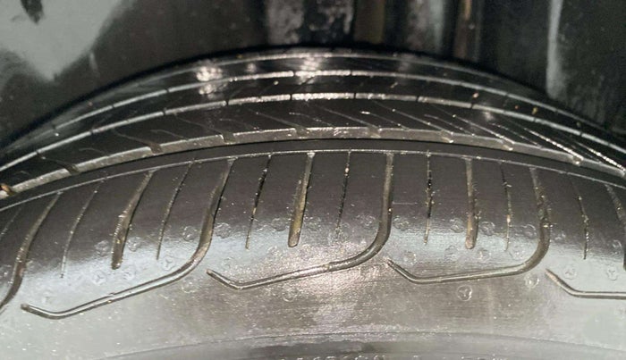 2016 Maruti Ciaz ZXI+ AT, Petrol, Automatic, 82,317 km, Left Rear Tyre Tread