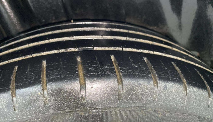 2016 Maruti Ciaz ZXI+ AT, Petrol, Automatic, 82,317 km, Right Rear Tyre Tread