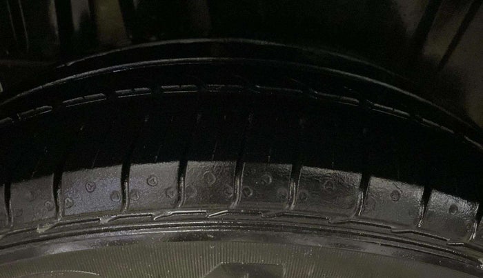2020 Maruti XL6 ZETA MT, Petrol, Manual, 84,270 km, Right Rear Tyre Tread
