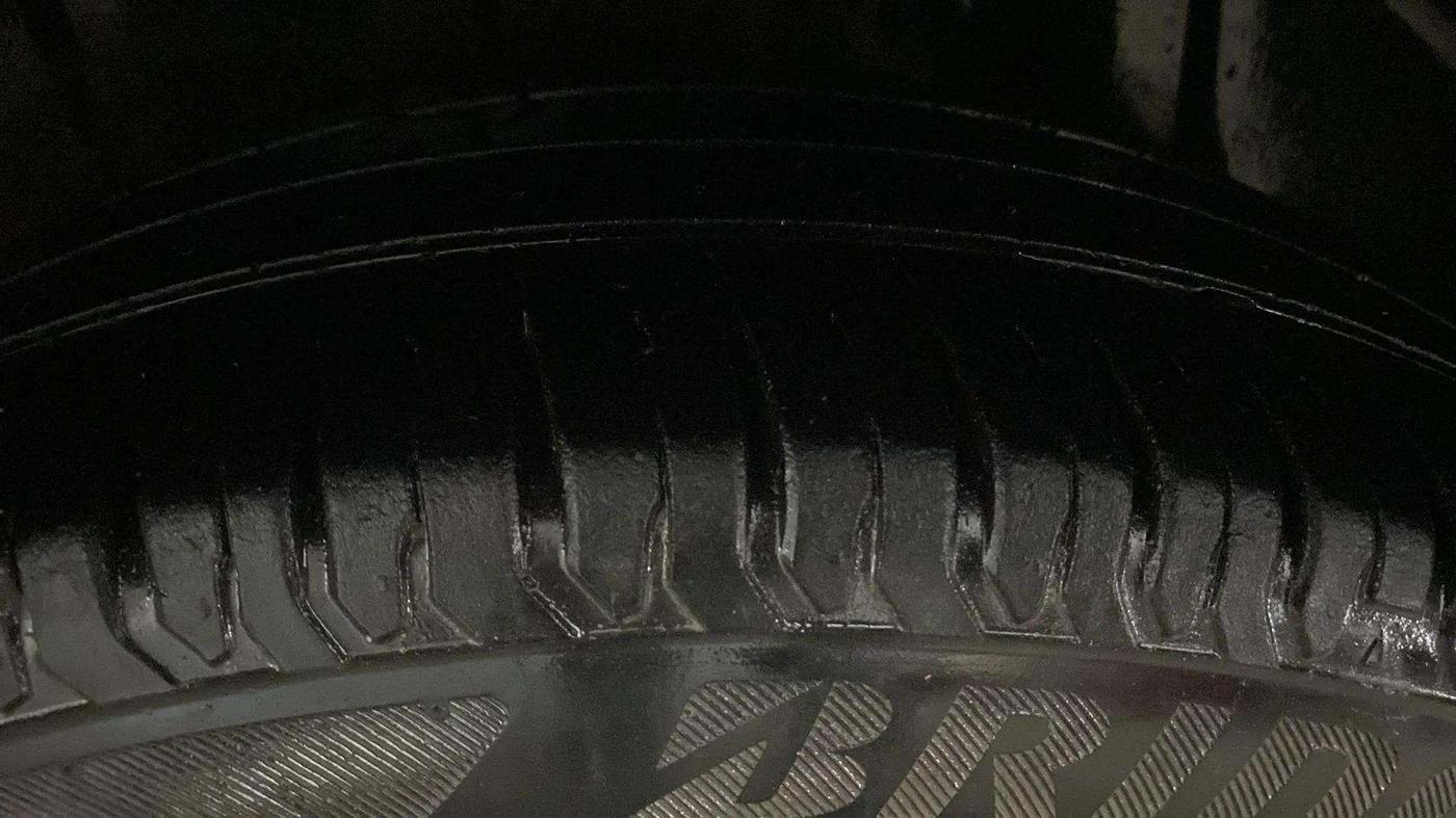 2020 Maruti XL6 ZETA MT, Petrol, Manual, 84,270 km, Left Rear Tyre Tread