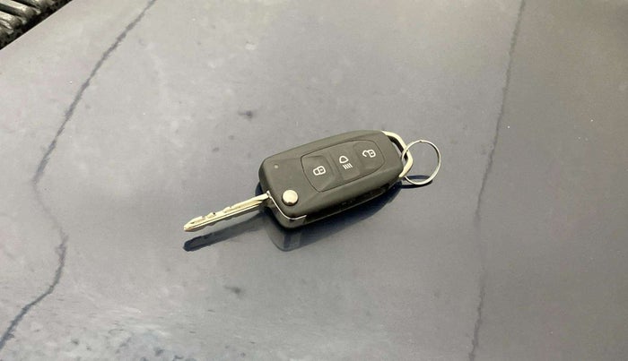 2019 Tata Hexa XTA 4X2 7 STR, Diesel, Automatic, 68,821 km, Key Close Up