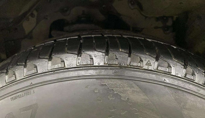 2019 Tata Hexa XTA 4X2 7 STR, Diesel, Automatic, 68,821 km, Left Front Tyre Tread