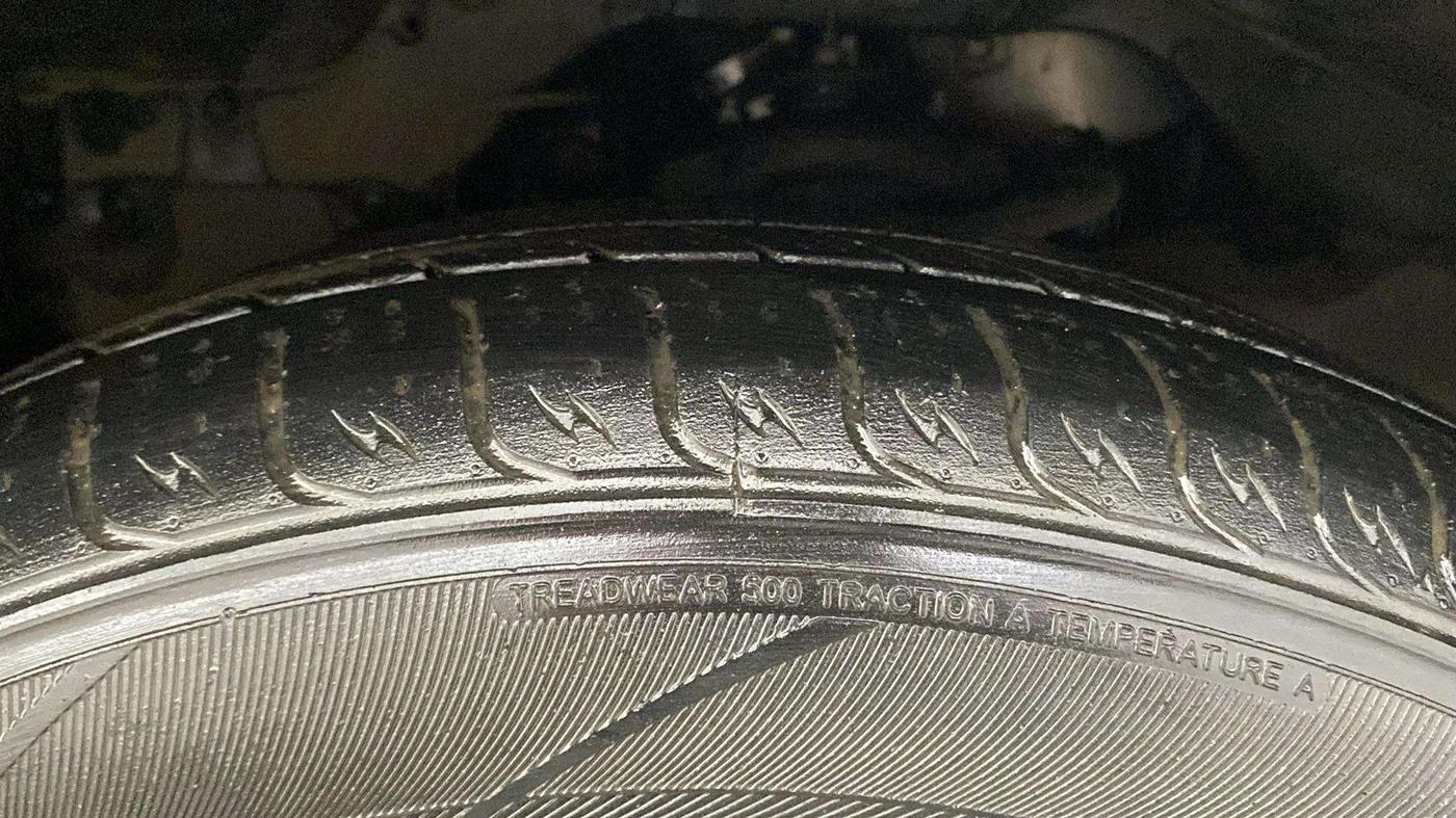 2019 Tata Hexa XTA 4X2 7 STR, Diesel, Automatic, 68,821 km, Right Front Tyre Tread