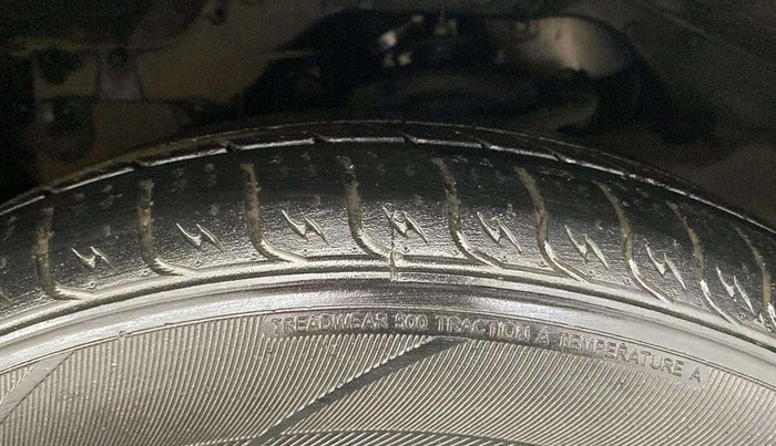 2019 Tata Hexa XTA 4X2 7 STR, Diesel, Automatic, 68,821 km, Right Front Tyre Tread