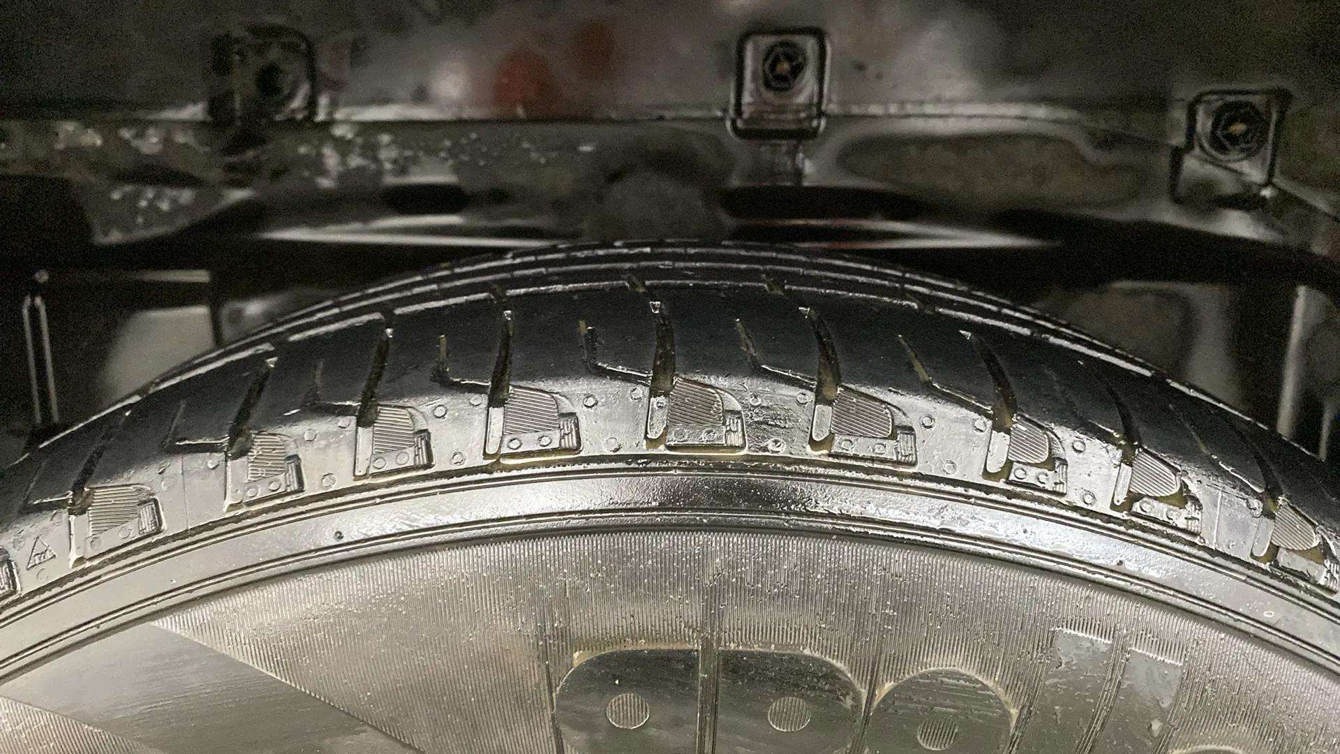 RHS-Rear-Tyre-Tread-19