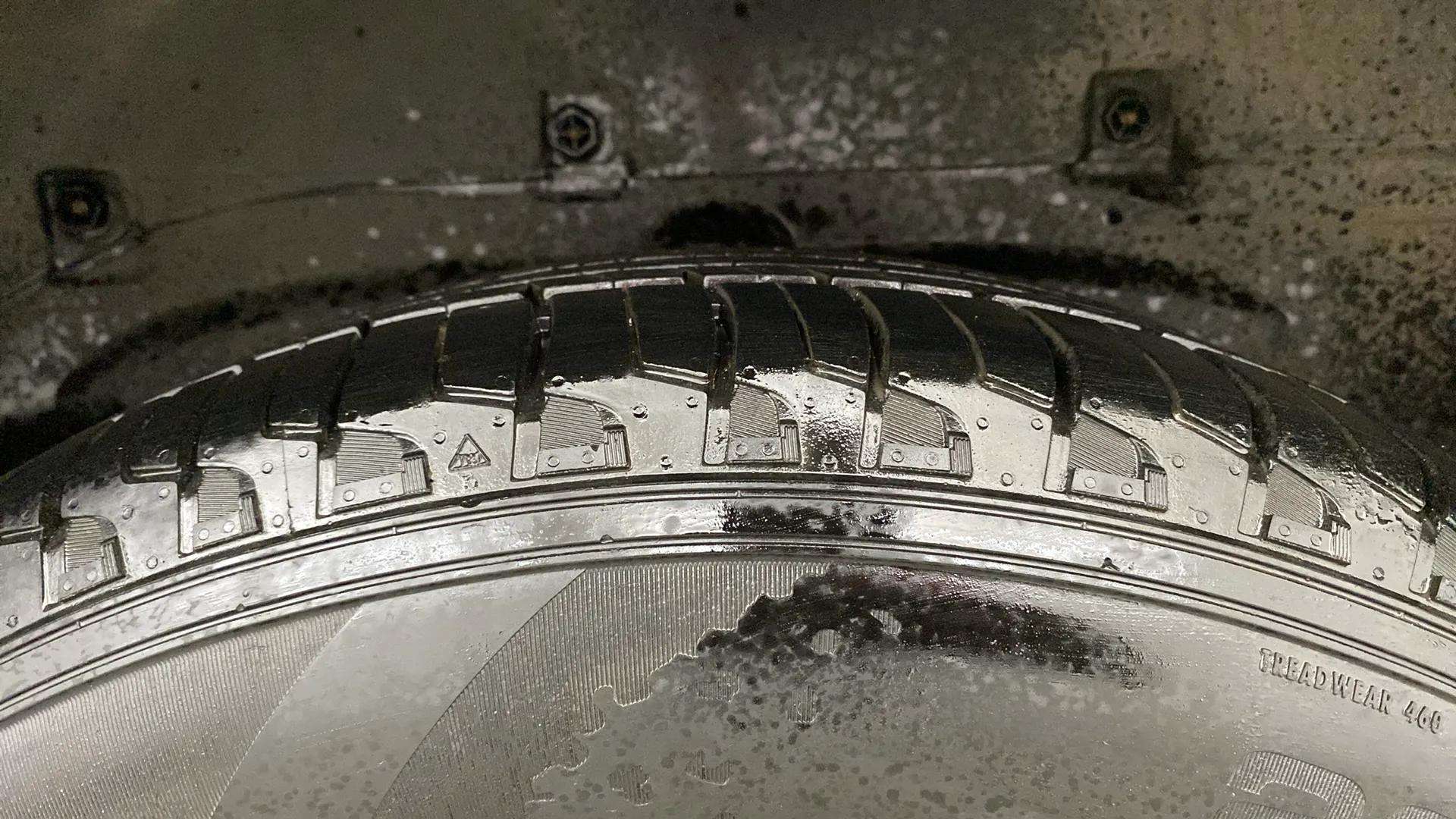 LHS-Rear-Tyre-Tread-21