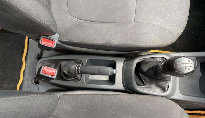 2016 Renault Kwid RXT 1.0, Petrol, Manual, 32,742 km, Gear Lever