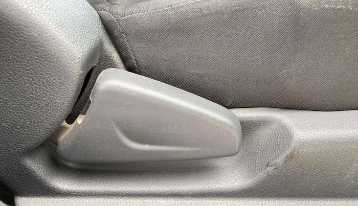 2016 Renault Kwid RXT 1.0, Petrol, Manual, 32,742 km, Driver Side Adjustment Panel