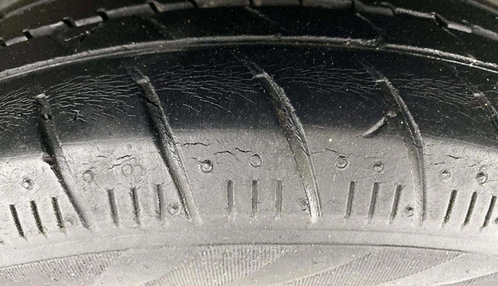2013 Honda Amaze 1.2L I-VTEC EX, Petrol, Manual, 49,222 km, Left Rear Tyre Tread