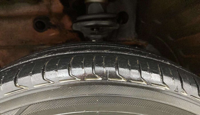 2013 Maruti Wagon R 1.0 VXI, Petrol, Manual, 73,689 km, Left Front Tyre Tread