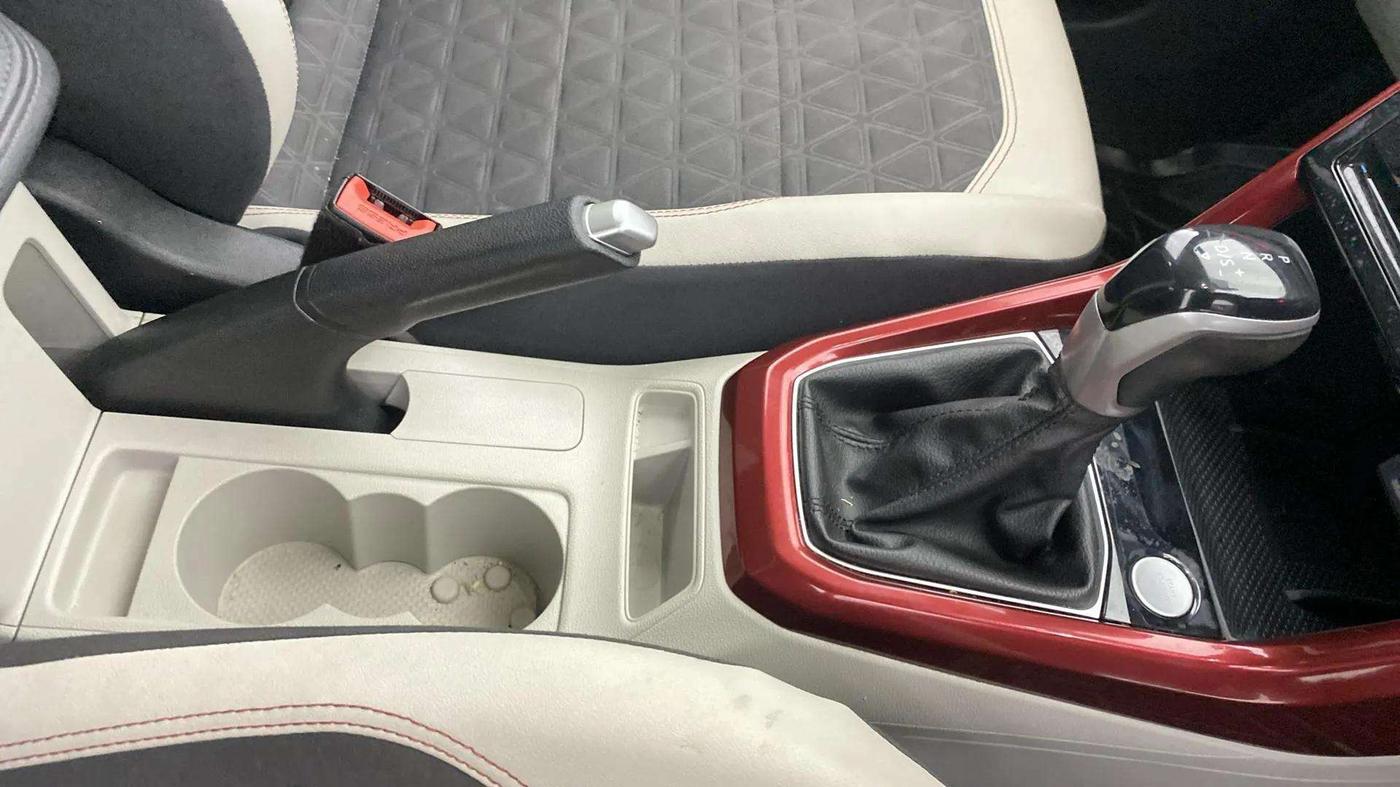 2022 Volkswagen TAIGUN GT PLUS 1.5 TSI DSG, Petrol, Automatic, 20,281 km, Gear Lever