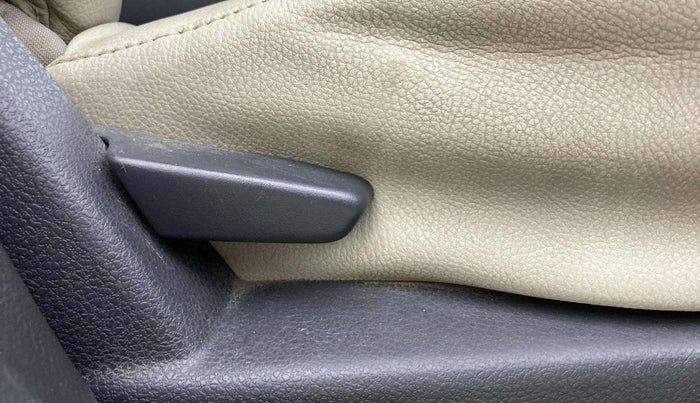 2015 Renault Duster 110 PS RXL DIESEL, Diesel, Manual, 1,04,664 km, Driver Side Adjustment Panel