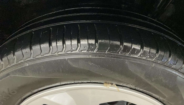 2019 Tata NEXON XMA PETROL, CNG, Automatic, 63,011 km, Right Front Tyre Tread