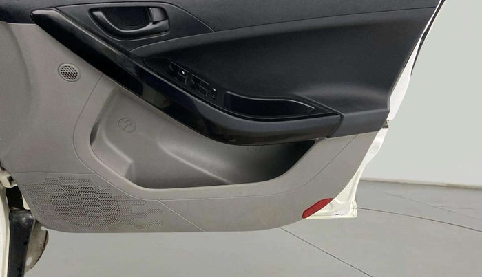 2019 Tata NEXON XMA PETROL, CNG, Automatic, 63,011 km, Driver Side Door Panels Control