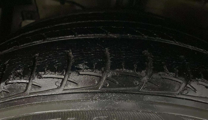 2015 Maruti Ciaz ZXI, Petrol, Manual, 53,548 km, Left Front Tyre Tread