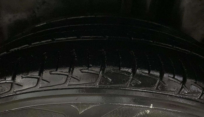 2015 Maruti Ciaz ZXI, Petrol, Manual, 53,548 km, Left Rear Tyre Tread