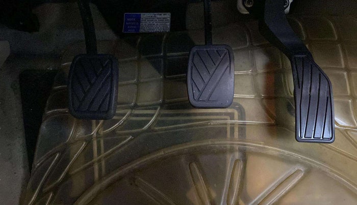 2015 Maruti Ciaz ZXI, Petrol, Manual, 53,548 km, Pedals
