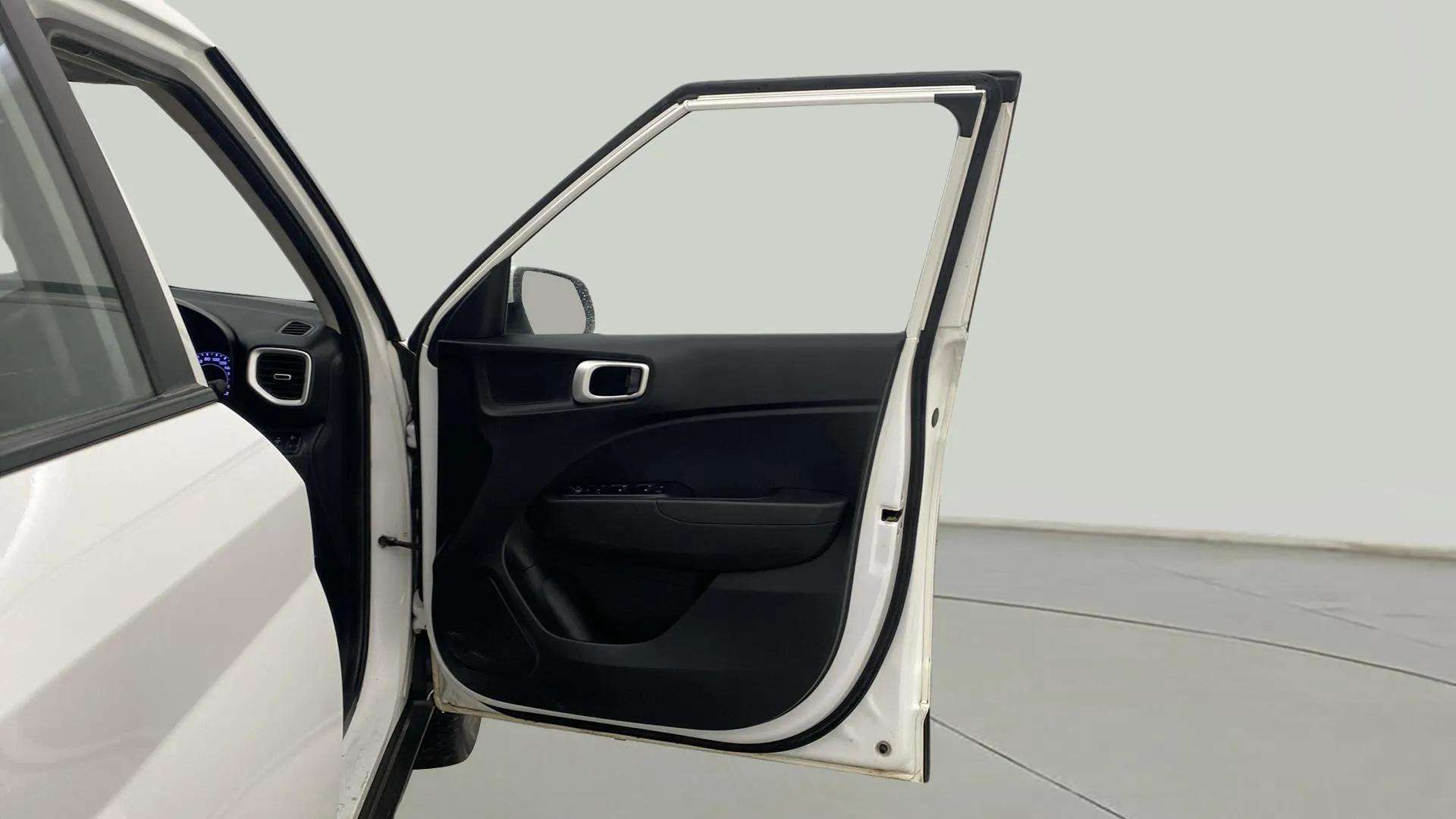 RHS-Front-Door-Open-32