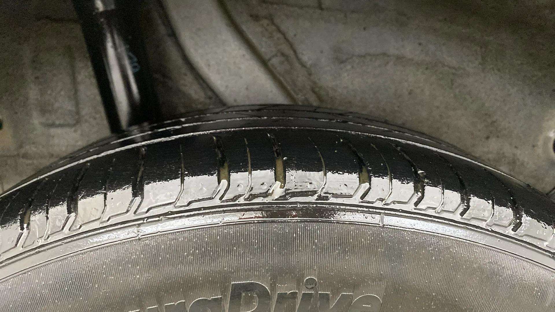 RHS-Rear-Tyre-Tread-19