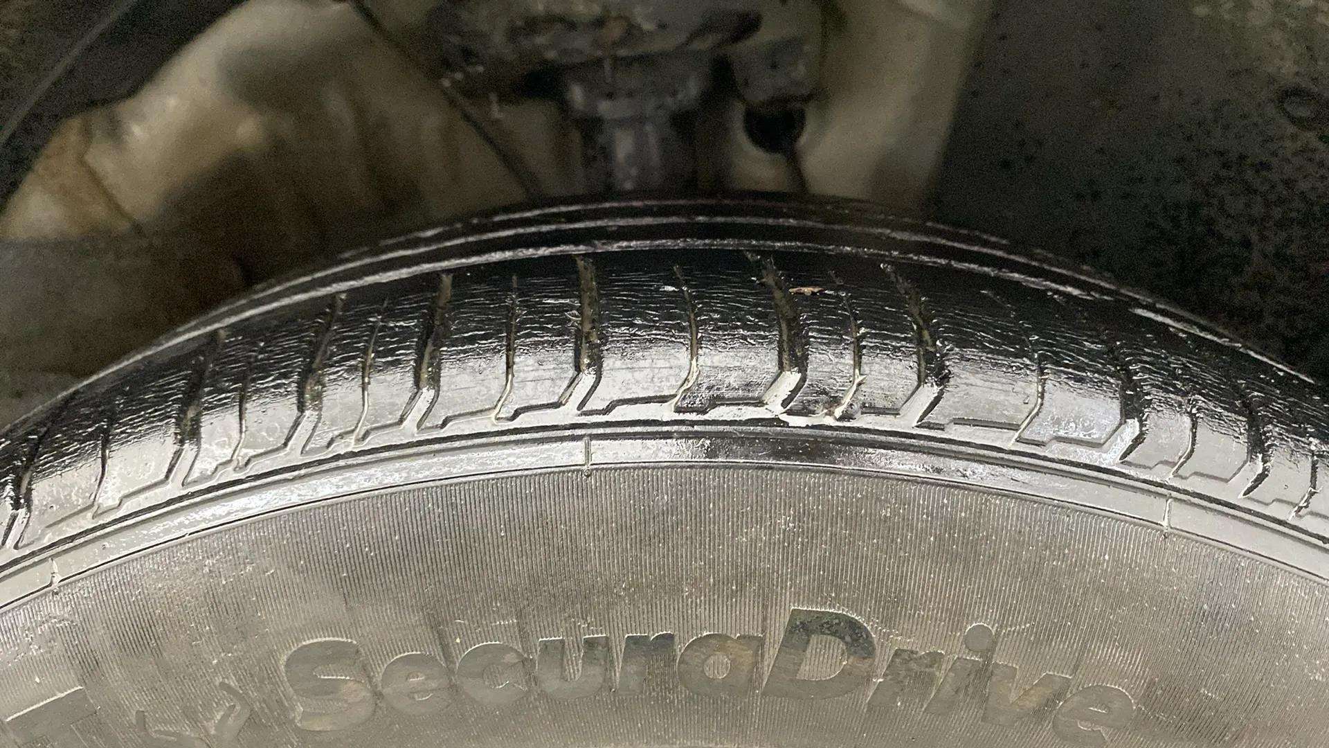 RHS-Front-Tyre-Tread-18
