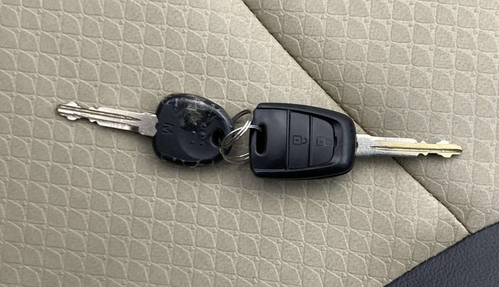 2020 Hyundai NEW SANTRO SPORTZ MT, Petrol, Manual, 30,864 km, Key Close Up