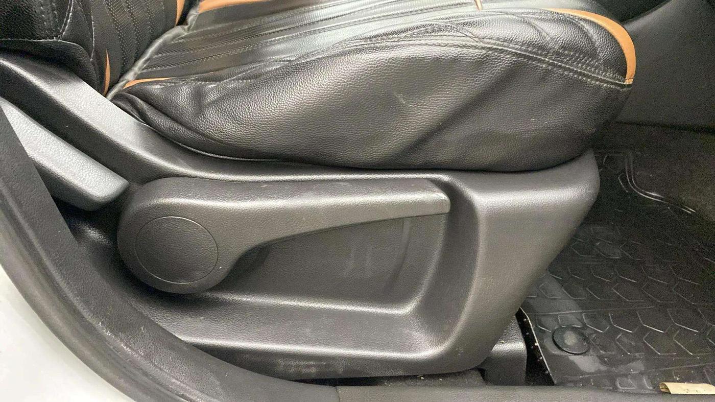 2019 Nissan Kicks XL DIESEL, Diesel, Manual, 63,341 km, Driver Side Adjustment Panel