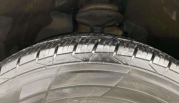 2019 Nissan Kicks XL DIESEL, Diesel, Manual, 63,022 km, Left Front Tyre Tread
