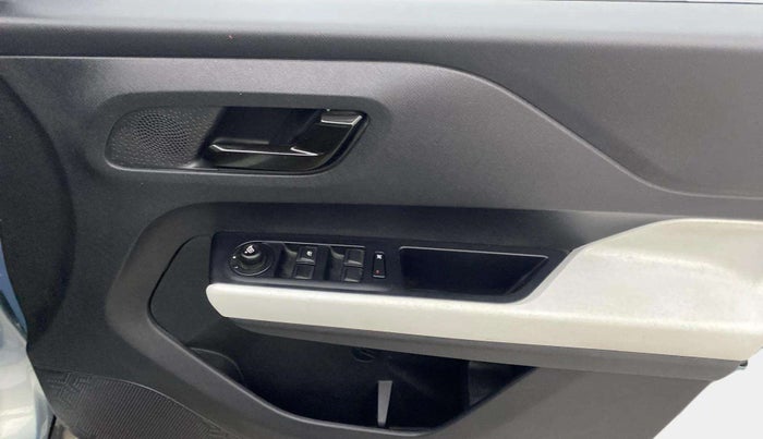 2022 Tata PUNCH ACCOMPLISHED DAZZLE PACK AMT, Petrol, Automatic, 24,708 km, Driver Side Door Panels Control