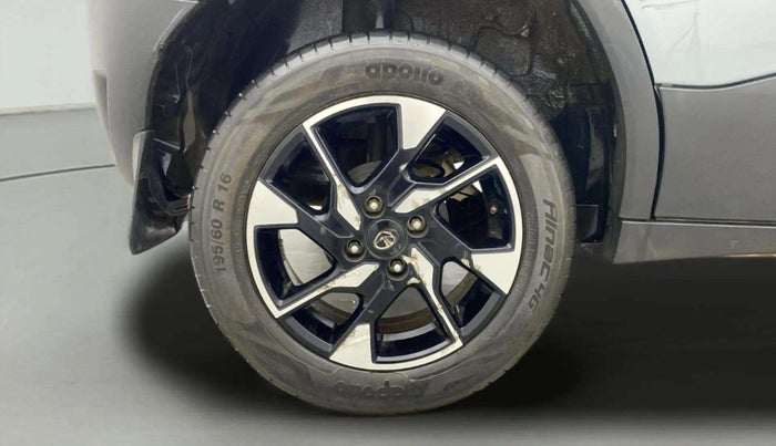 2022 Tata PUNCH ACCOMPLISHED DAZZLE PACK AMT, Petrol, Automatic, 24,708 km, Right Rear Wheel