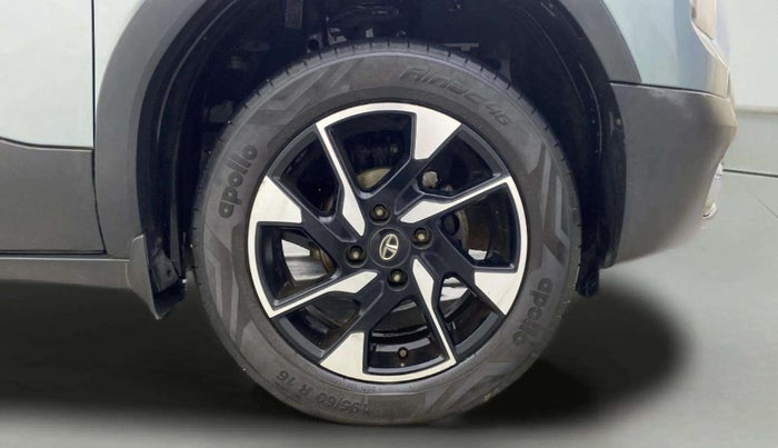 2022 Tata PUNCH ACCOMPLISHED DAZZLE PACK AMT, Petrol, Automatic, 24,708 km, Right Front Wheel