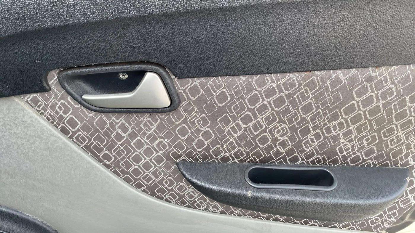 2018 Maruti Alto 800 VXI, Petrol, Manual, 16,517 km, Driver Side Door Panels Control