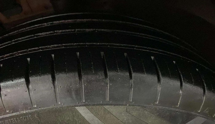 2017 Hyundai Elite i20 MAGNA 1.2, Petrol, Manual, 51,998 km, Left Front Tyre Tread