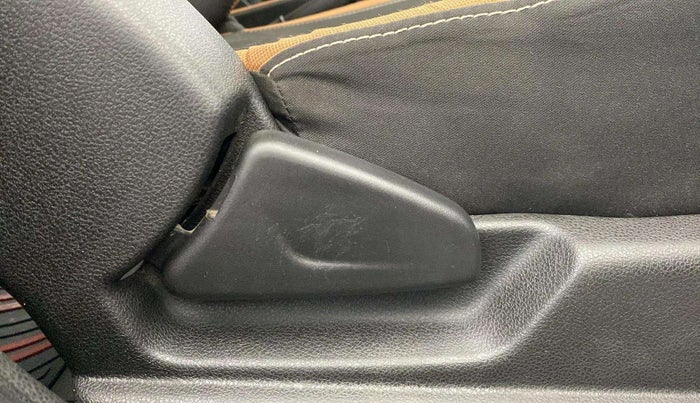 2021 Renault Kwid CLIMBER 1.0 AMT (O), Petrol, Automatic, 18,391 km, Driver Side Adjustment Panel
